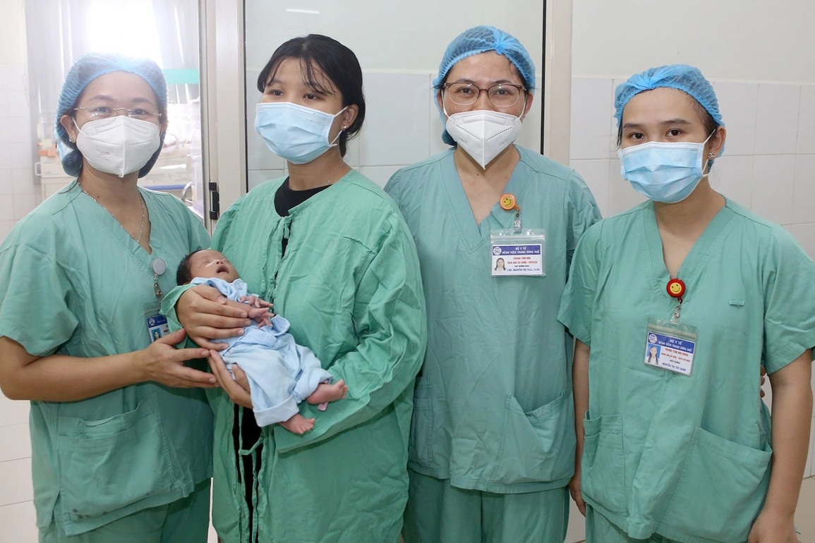 Một trẻ sơ sinh 22 ngày tuổi phình mạch não được cứu sống - 2 Một trẻ sơ sinh 22 ngày tuổi phình mạch não được cứu sống - 2