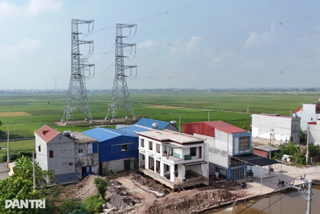 Nam Định: Thuê thần đèn di dời ngôi nhà nặng 500 tấn tránh đường điện - 4 Nam Định: Thuê thần đèn di dời ngôi nhà nặng 500 tấn tránh đường điện - 4
