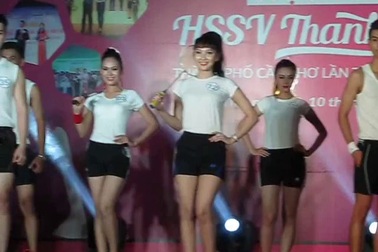 Video: Phần thi trình diễn trang phục thể thao.