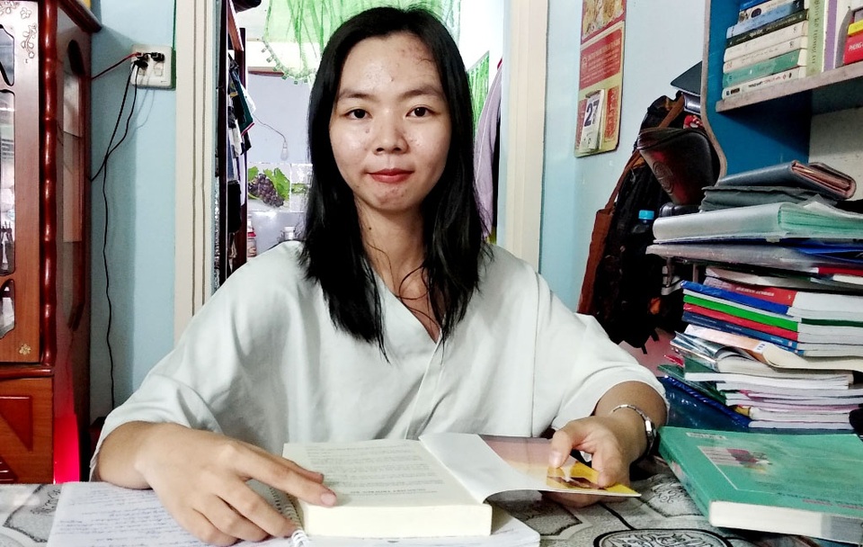 Nữ sinh đạt điểm 10 Ngữ Văn ở An Giang: Đam mê đọc sách, tự học là chính - 1 Nữ sinh đạt điểm 10 Ngữ Văn ở An Giang: Đam mê đọc sách, tự học là chính - 1