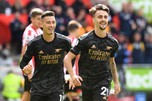 Arsenal đòi lại ngôi đầu bảng từ Man City