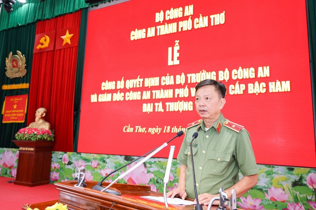 Nhiều lãnh đạo cấp phòng Công an Cần Thơ được thăng cấp bậc hàm Đại tá - 1