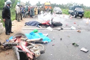 Lái xe say rượu đâm chết 2 vợ chồng, lĩnh án 7 năm tù.