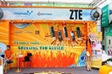 ZTE – Khuyến mại hấp dẫn mua điện thoại, 1 tặng 4