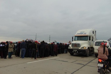 Tông vào xe tải, 2 thanh niên tử vong tại chỗ