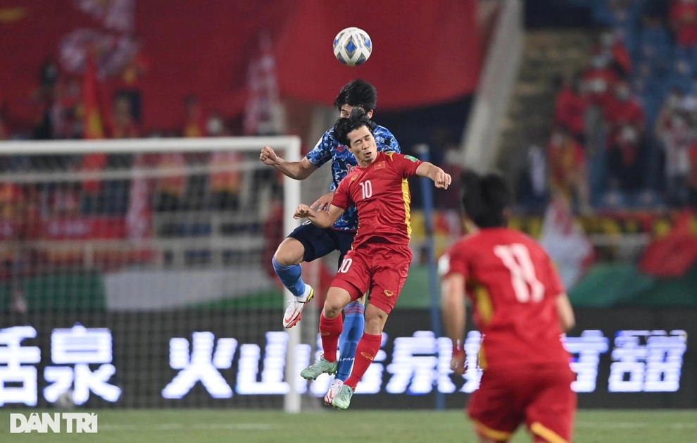 Vì sao Công Phượng không đá cạnh Văn Toàn ở vòng loại World Cup? - 1