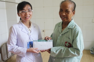 Gần 40 triệu đồng đến với mẹ con chị Đinh Thị Nam