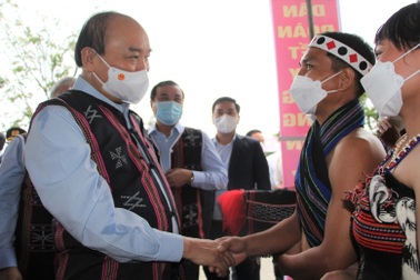 Chủ tịch nước dự "Ngày hội đại đoàn kết toàn dân tộc" với bà con Cơtu