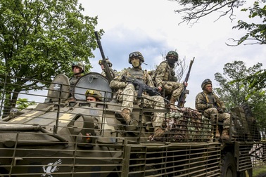 Nga siết gọng kìm quanh Donetsk, "đồng hồ đang đếm ngược" với Ukraine?