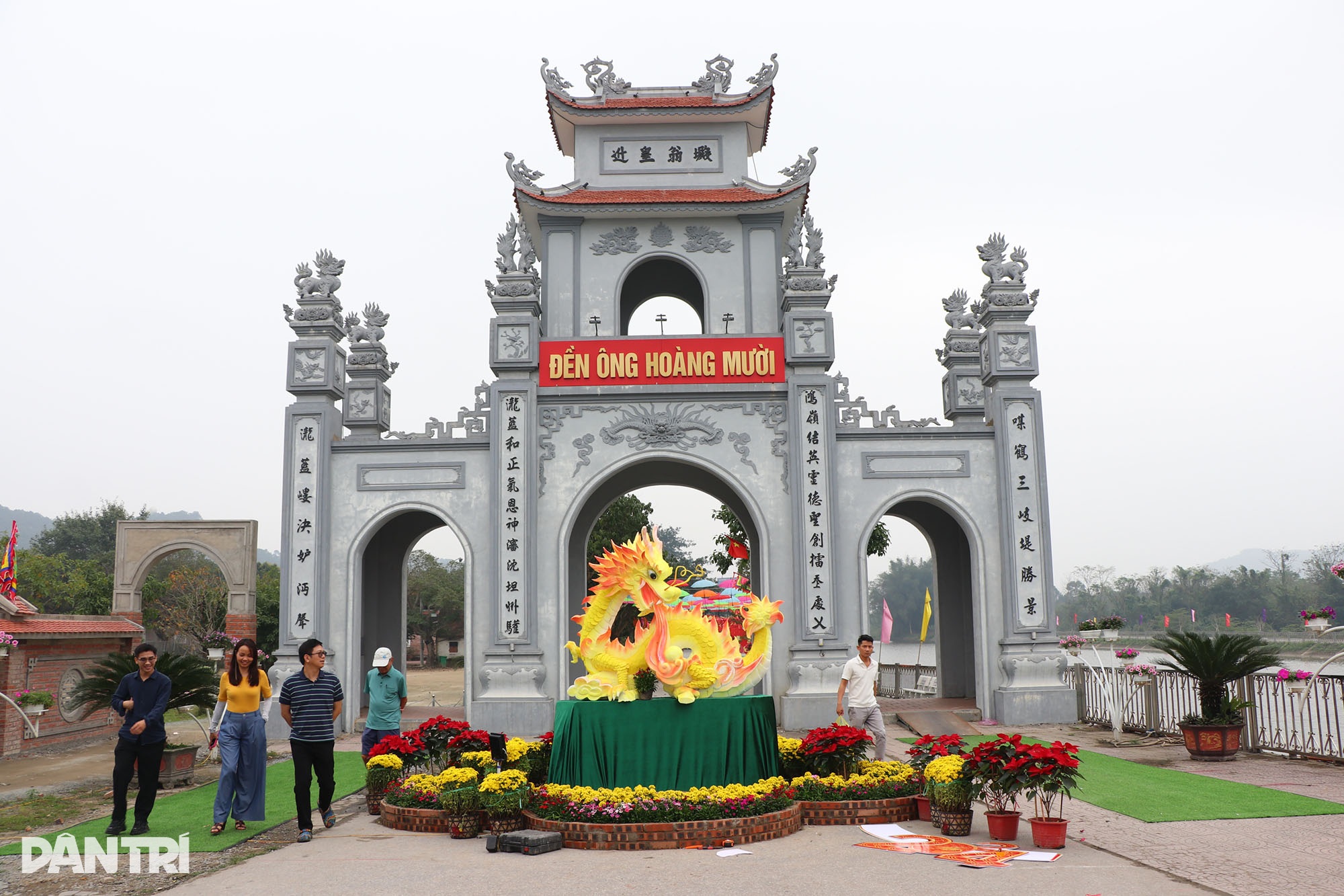 作業員たちはミスなく3晩徹夜で美しい泡のドラゴンを作り上げる - 1 Thợ thức 3 đêm không được phép sai sót tạo con rồng xốp đẹp mê ly - 1