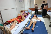 Xót thương gia đình 4 người gặp nạn vật vã trong bệnh viện