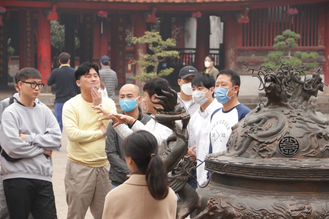 Hà Nội: Điểm du lịch nổi tiếng tấp nập khách tham quan trở lại - 33 Hà Nội: Điểm du lịch nổi tiếng tấp nập khách tham quan trở lại - 33