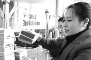 Thống đốc: Giảm lãi suất, tăng niềm tin với tiền đồng