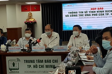 TP HCM: Có thực hiện giãn cách xã hội sau 2 ca mắc Covid-19?