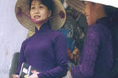 Tương phản... Huế thương