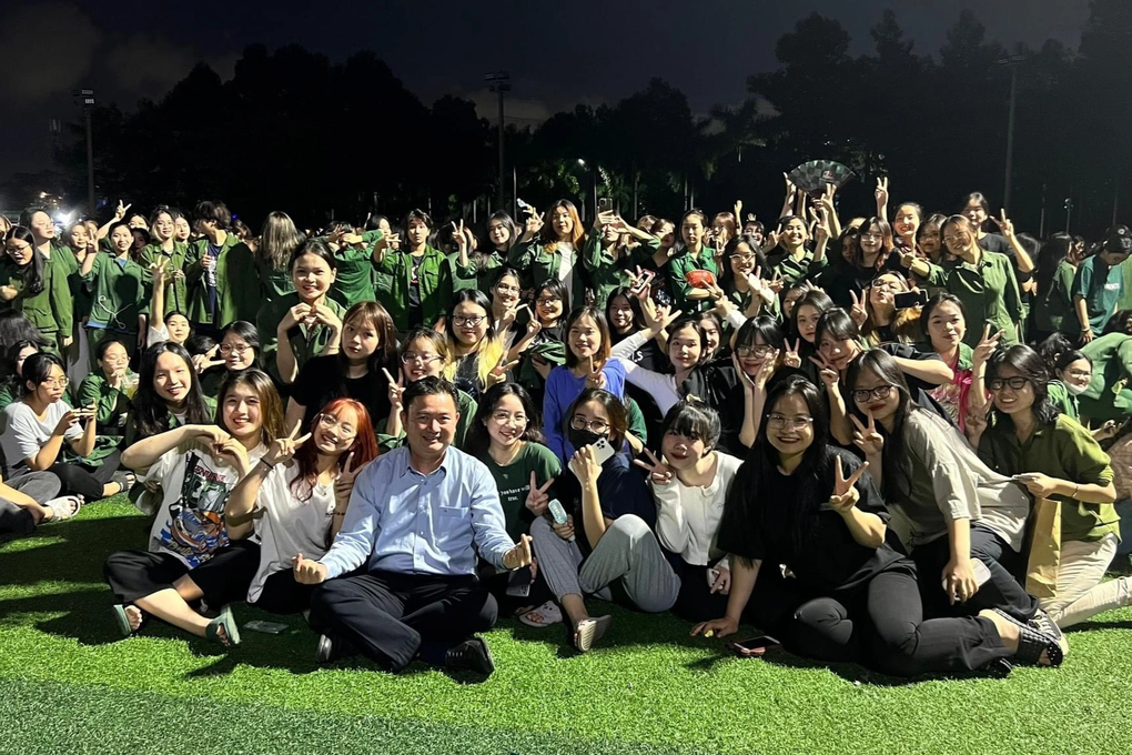 Sau ồn ào, sinh viên HUFLIT vui chơi nhiệt tình ở Trường Quân sự Quân khu 7 - 1 Sau ồn ào, sinh viên HUFLIT vui chơi nhiệt tình ở Trường Quân sự Quân khu 7 - 1