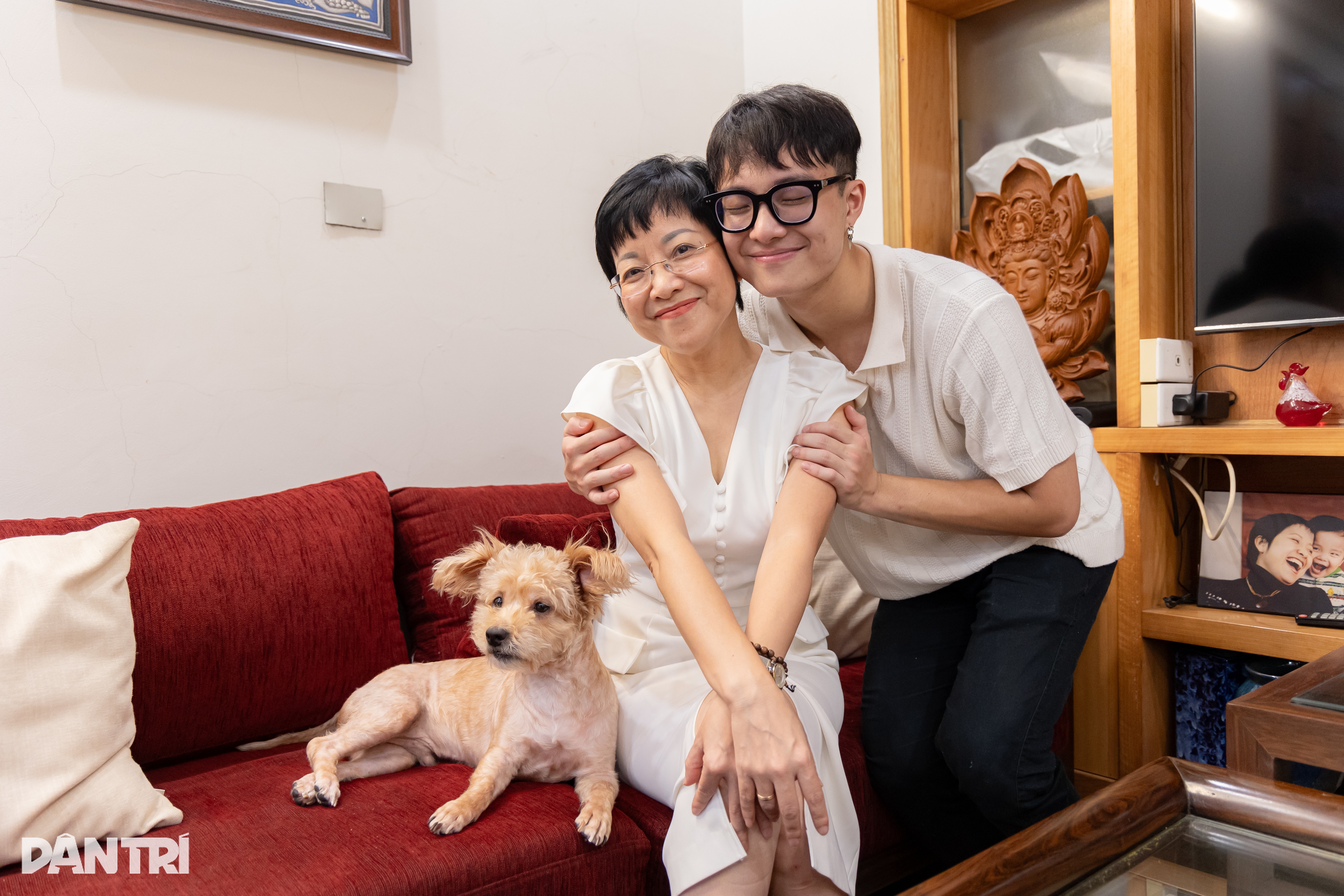 ایم سی تھاو وان نے پرائم ٹائم ڈرامہ VTV - 2 میں زمیندار کا کردار ادا کرتے ہوئے ہلچل مچا دی۔ MC Thảo Vân gây sốt khi vào vai chủ trọ trong phim giờ vàng VTV - 2