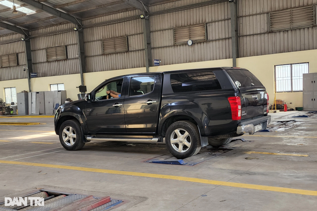 Miễn đăng kiểm xe mới, chủ xe vẫn phải xếp hàng chờ lấy phiếu - 5 Miễn đăng kiểm xe mới, chủ xe vẫn phải xếp hàng chờ lấy phiếu - 5