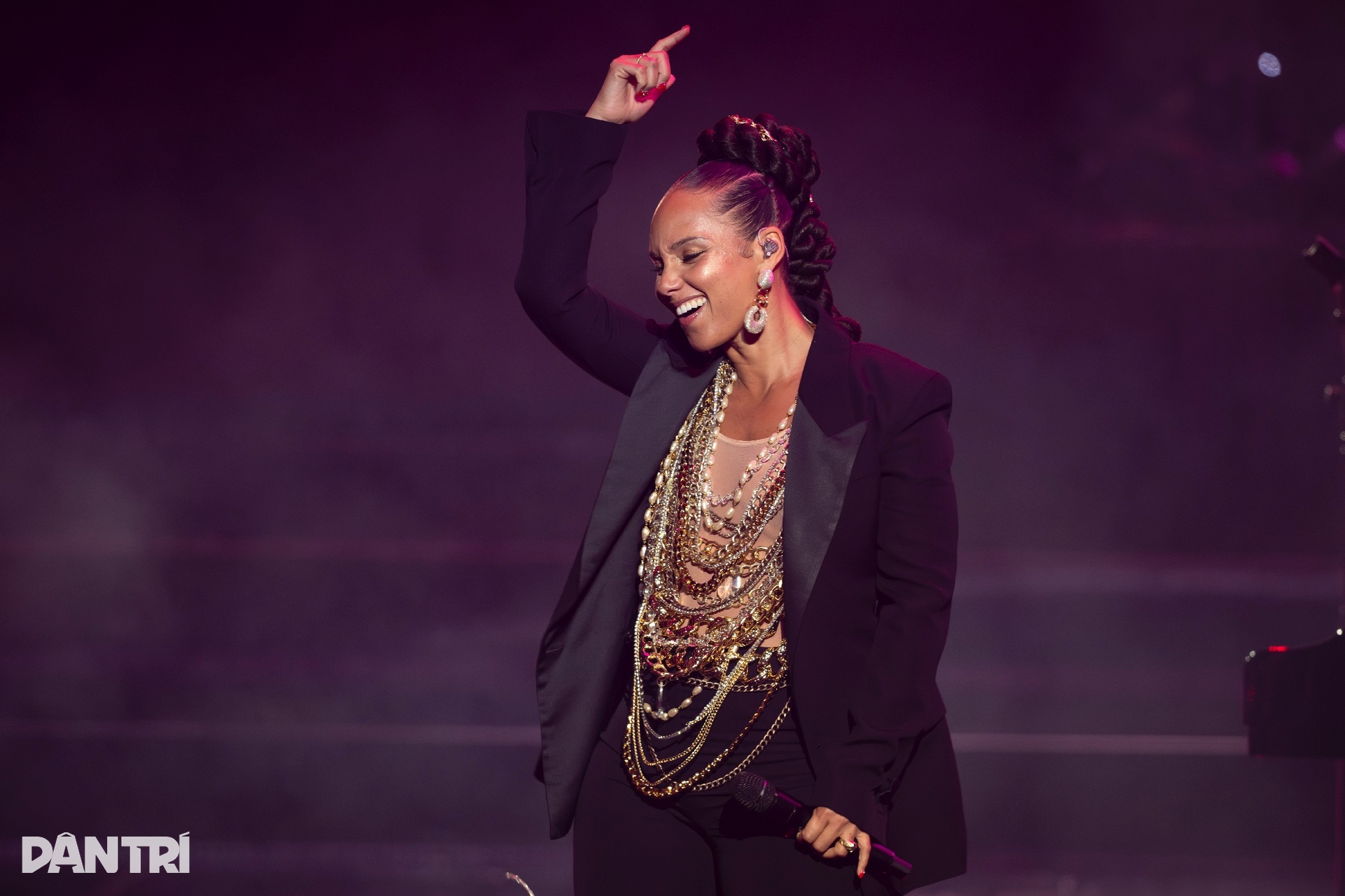 Alicia Keys trổ tài đàn hát, đem loạt bản hit lên sân khấu VinFuture 2025 - 5