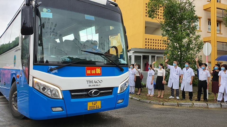 Quảng Ninh: 200 y bác sĩ, nhân viên y tế chính thức lên đường chi viện cho Bắc Giang - 8 Quảng Ninh: 200 y bác sĩ, nhân viên y tế chính thức lên đường chi viện cho Bắc Giang - 8
