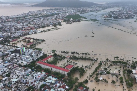 Bao giờ miền Trung hết mưa lớn?