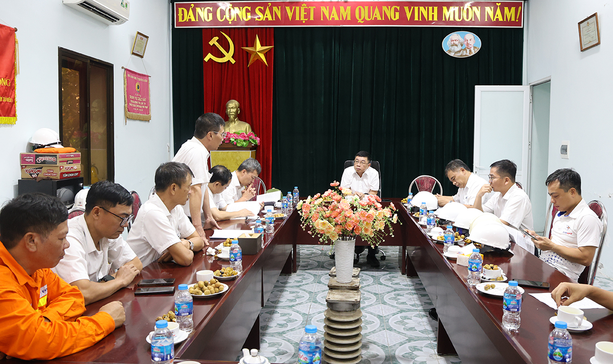 EVNNPT tập trung cao độ, chủ động ứng phó với bão Wipha - 4