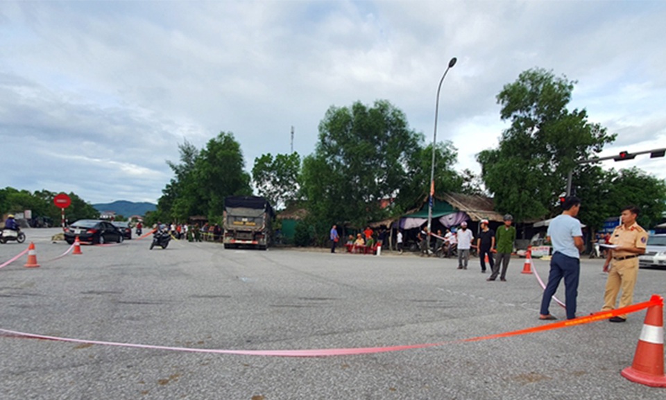 Hai vụ tai nạn chết người liên tiếp xảy ra tại một nút giao thông - 2 Hai vụ tai nạn chết người liên tiếp xảy ra tại một nút giao thông - 2