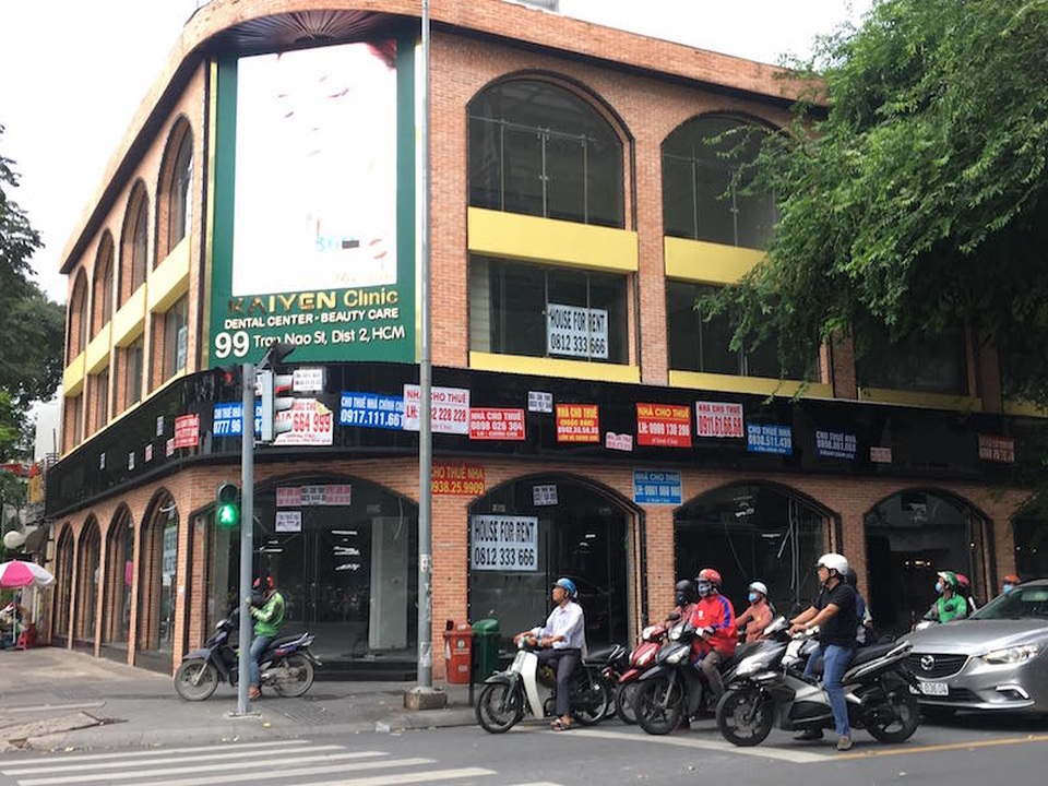 Treo bảng cho thuê mặt bằng cả tháng cũng không ai hỏi thăm - 1 Treo bảng cho thuê mặt bằng cả tháng cũng không ai hỏi thăm - 1