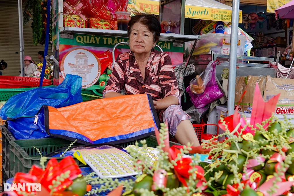 Phố cưới hỏi lớn nhất TPHCM đìu hiu, tiểu thương lo cảnh hết thời - 2