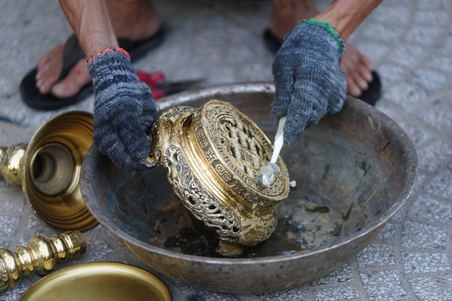 Đệ nhất cao thủ đánh bóng lư đồng Sài Gòn - 11 Đệ nhất cao thủ đánh bóng lư đồng Sài Gòn - 11
