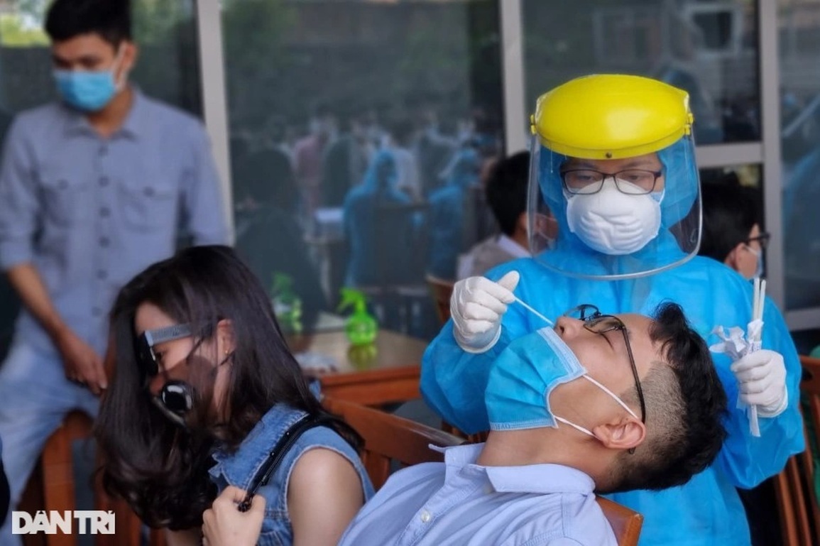 Đà Nẵng: Gần cán mốc 1.000 ca mắc Covid-19 mới trong ngày - 1 Đà Nẵng: Gần cán mốc 1.000 ca mắc Covid-19 mới trong ngày - 1