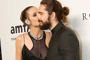 Heidi Klum tình tứ hôn bạn trai kém 16 tuổi