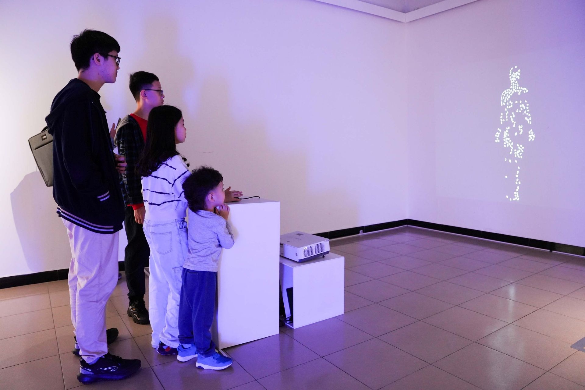 Kimlik Sergisi - Bilim ve sanatın sınırlarının belirsizleşmesi - 1 Triển lãm Nhân dạng - Xóa nhòa ranh giới khoa học và nghệ thuật - 1