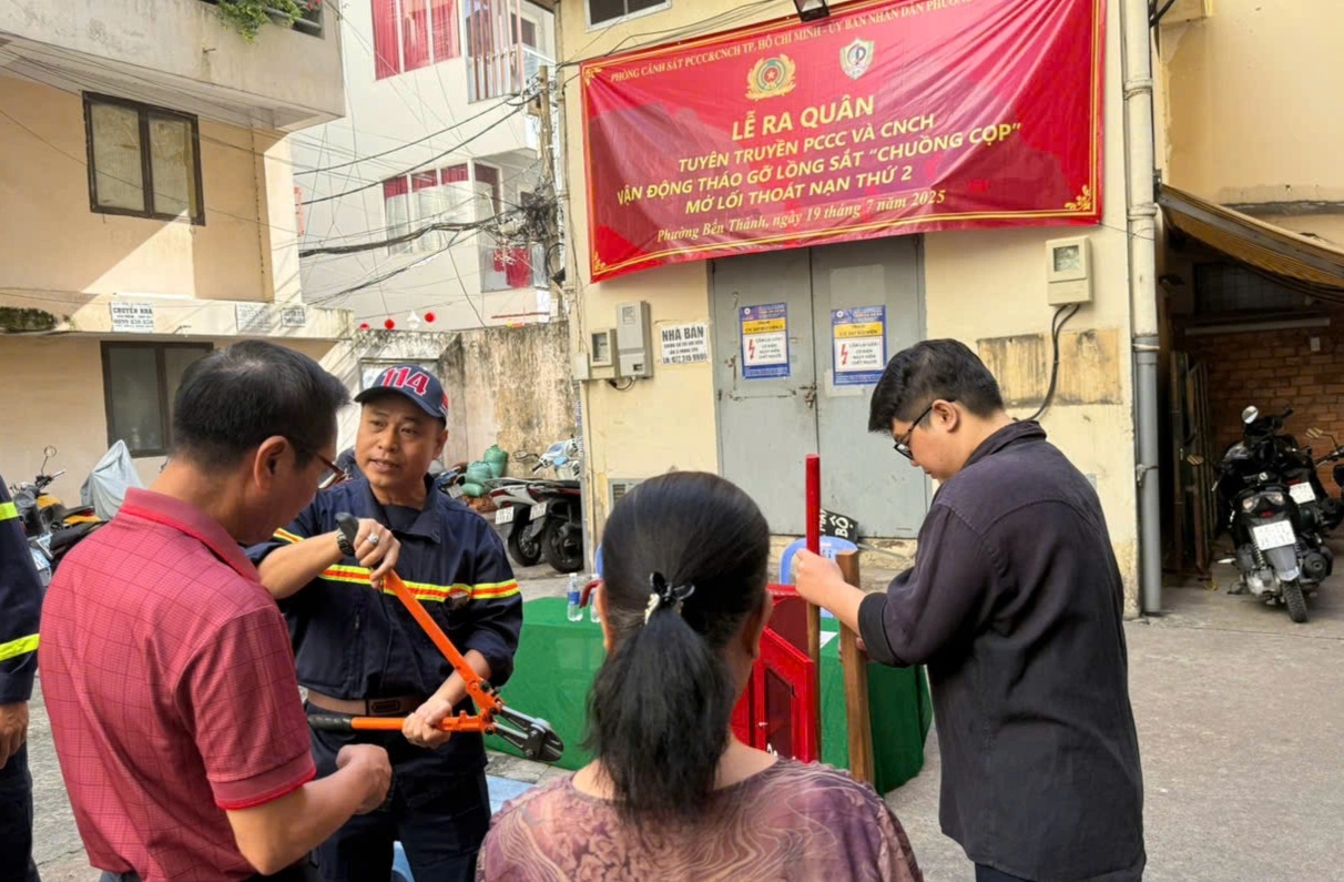 Công an TPHCM phấn đấu không còn “điểm mù” về phòng cháy chữa cháy - 2