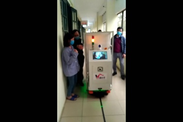 Việt Nam chế tạo thành công robot vận chuyển trong các khu vực cách ly