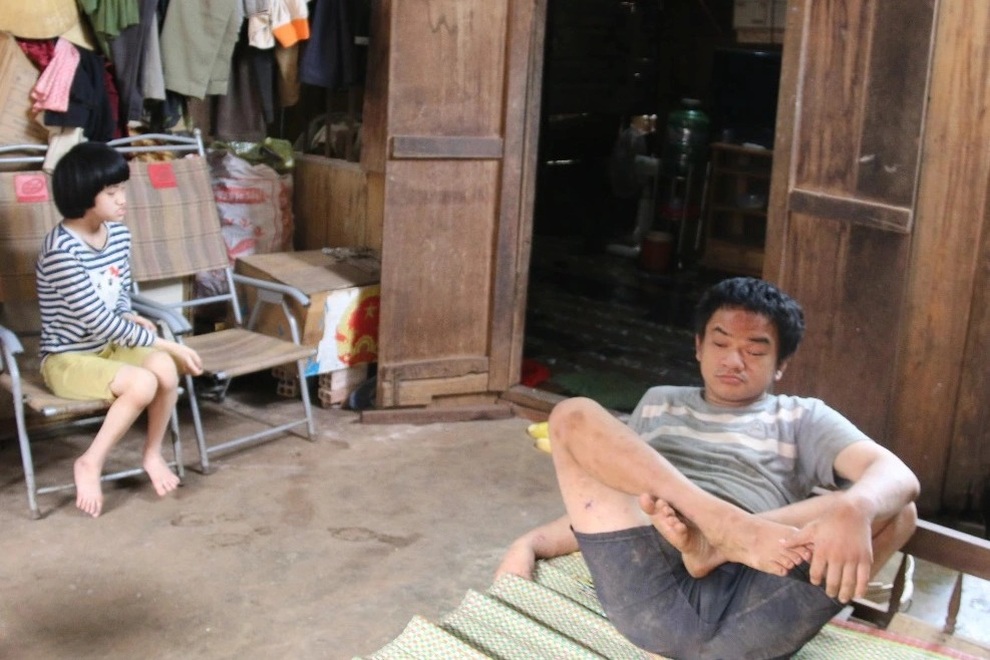 2 anh em thiếu oxy não di chứng tâm thần, gia cảnh quay quắt vì Covid-19 - 5 2 anh em thiếu oxy não di chứng tâm thần, gia cảnh quay quắt vì Covid-19 - 5