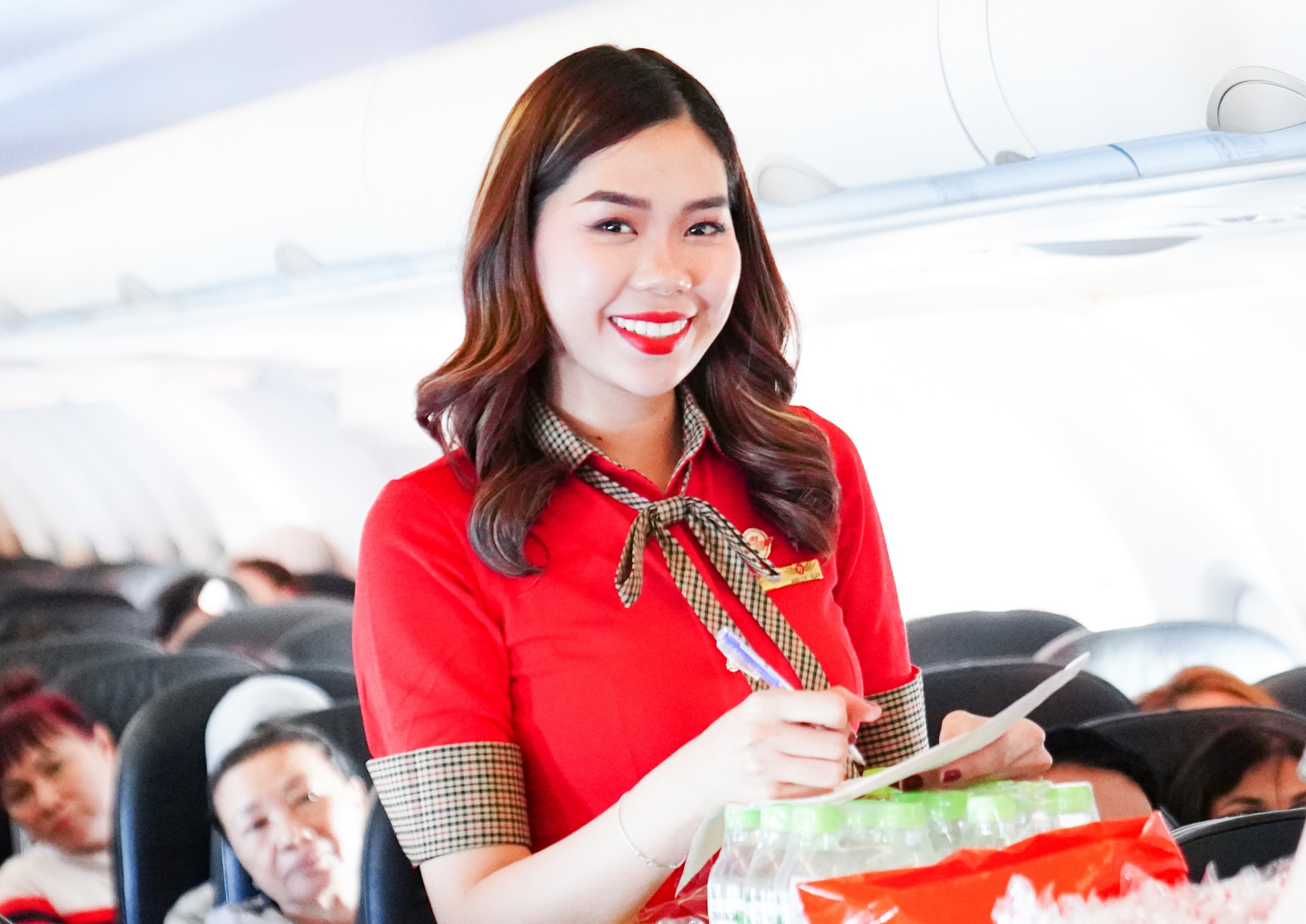 VJ cabin crew.jpg VJ cabin crew.jpg