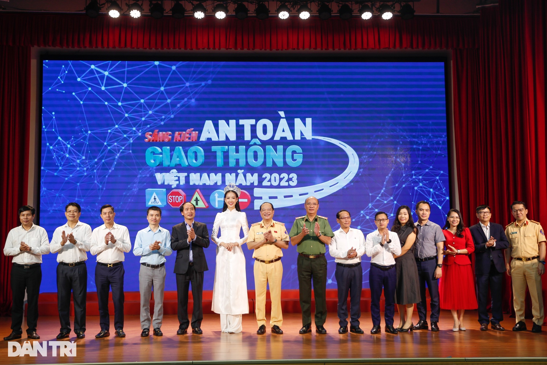 Chương trình Sáng kiến An toàn Giao thông lan tỏa thông điệp tới thế hệ trẻ - 11 Chương trình Sáng kiến An toàn Giao thông lan tỏa thông điệp tới thế hệ trẻ - 11