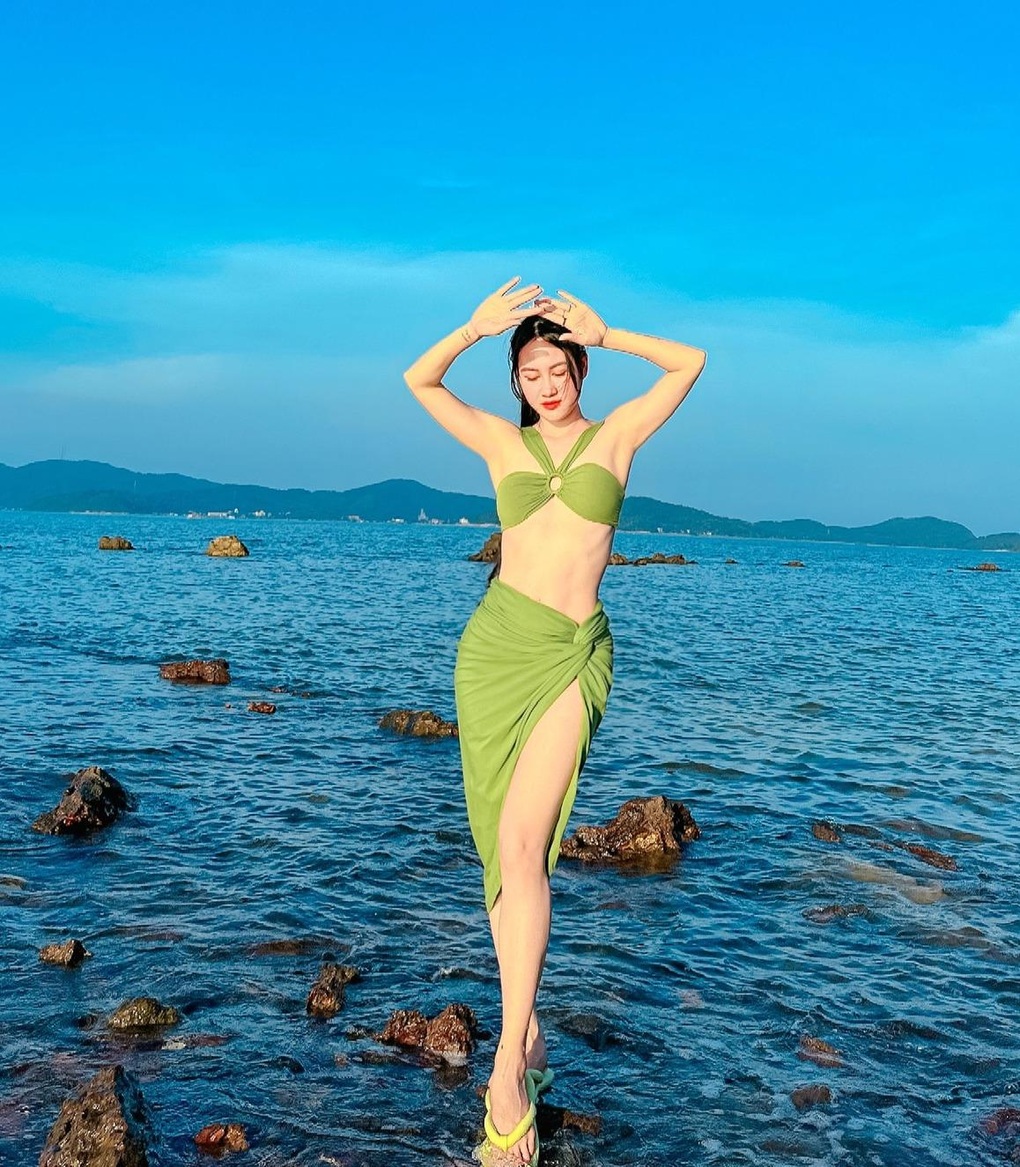 Hot girl đấu kiếm lần đầu đăng ảnh diện bikini khoe dáng gợi cảm - 7 Hot girl đấu kiếm lần đầu đăng ảnh diện bikini khoe dáng gợi cảm - 7