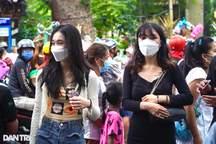 Người dân TPHCM chen chúc ở Thảo Cầm Viên