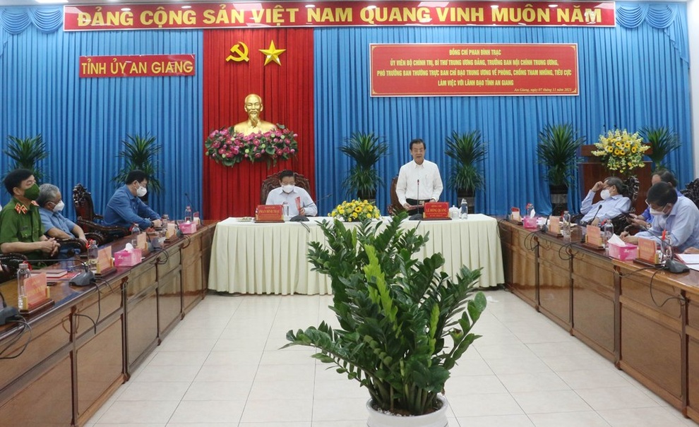 Sớm xét xử vụ buôn lậu 51 kg vàng của bà trùm Mười Tường - 1 Sớm xét xử vụ buôn lậu 51 kg vàng của bà trùm Mười Tường - 1