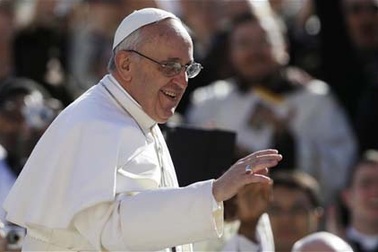 Giáo hoàng đích thân gọi điện cảm ơn người bán báo