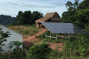 Điện năng lượng mặt trời về với bản làng vùng cao