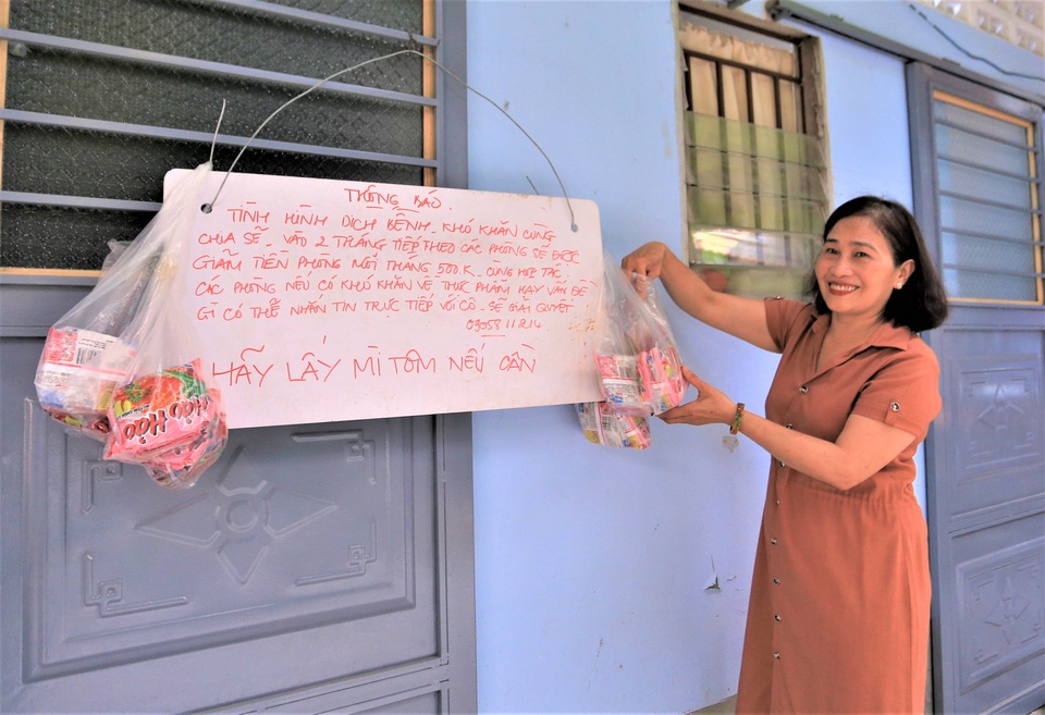 Chủ nhà trọ miễn giảm tiền thuê, hỗ trợ thực phẩm người thuê phòng - 1 Chủ nhà trọ miễn giảm tiền thuê, hỗ trợ thực phẩm người thuê phòng - 1