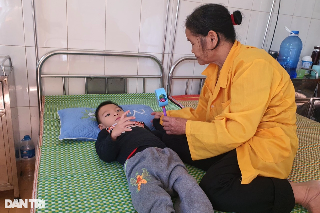 Tiếng khóc xé lòng của bé trai được mẹ đánh đổi mạng sống - 5 Tiếng khóc xé lòng của bé trai được mẹ đánh đổi mạng sống - 5