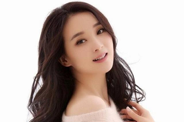 "Tình Nhi" Vương Diễm "bỏ phố về quê" làm nông nhưng lộ biệt phủ tráng lệ