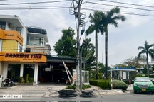 Người đàn ông bị điện giật nguy kịch trên cột điện ở TPHCM