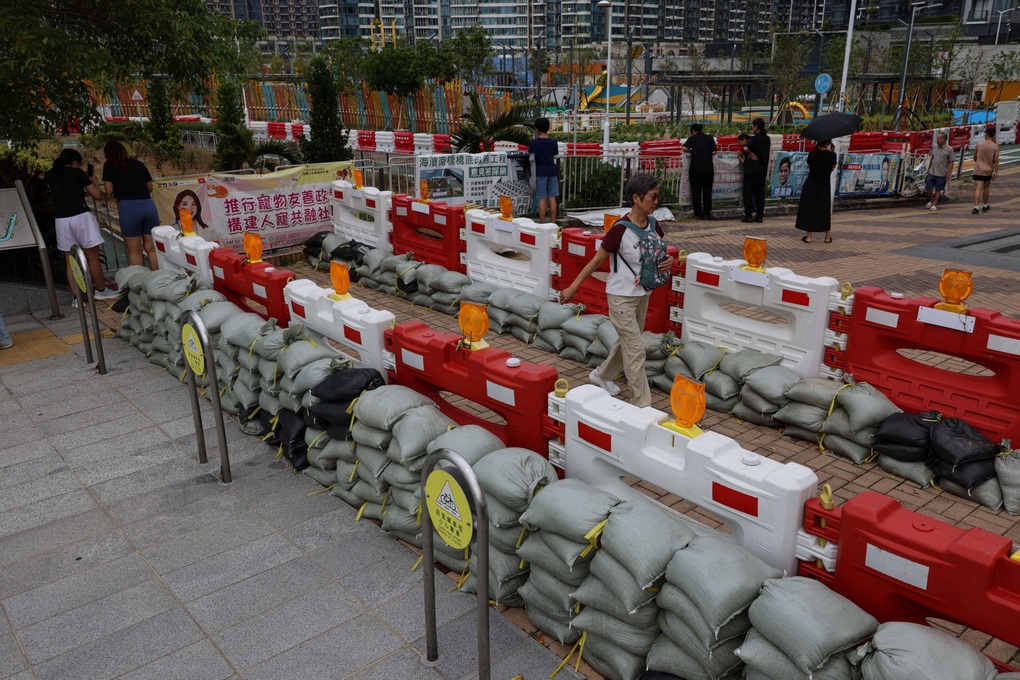 Hong Kong cấp tập ứng phó bão “mạnh nhất thế giới” kể từ đầu năm - 1 Hong Kong cấp tập ứng phó bão “mạnh nhất thế giới” kể từ đầu năm - 1