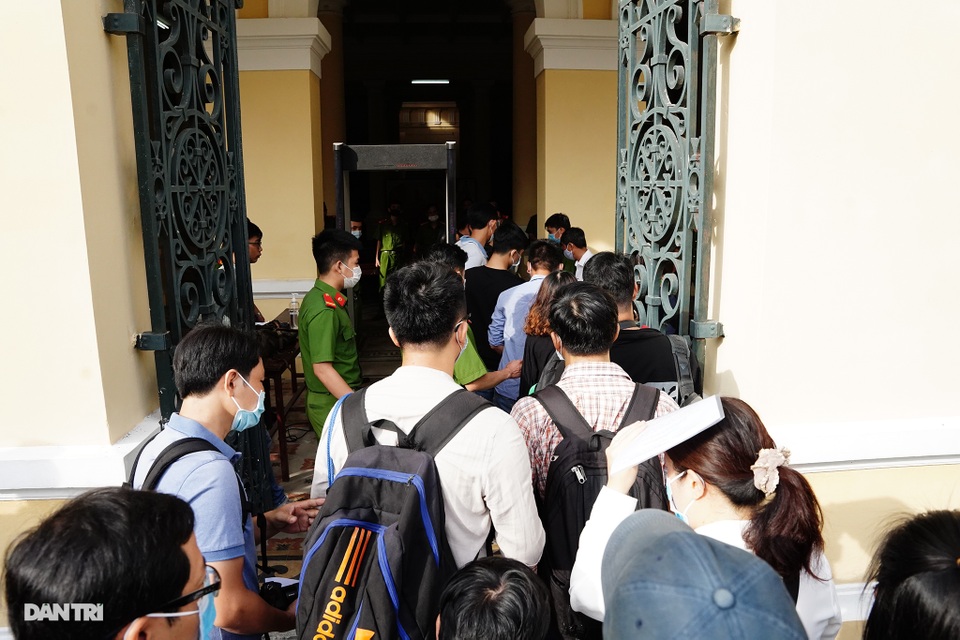 Toàn cảnh buổi đầu tiên xét xử ông Nguyễn Thành Tài và đồng phạm - 1 Toàn cảnh buổi đầu tiên xét xử ông Nguyễn Thành Tài và đồng phạm - 1