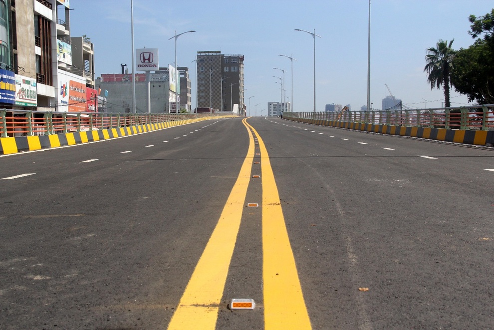 Cận cảnh cầu vượt nút giao thông hơn 700 tỷ đồng sắp thông xe ở Đà Nẵng - 2 Cận cảnh cầu vượt nút giao thông hơn 700 tỷ đồng sắp thông xe ở Đà Nẵng - 2
